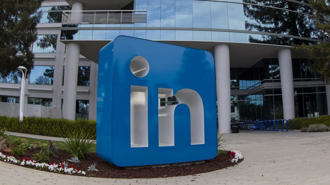 A US judge dismisses two lawsuits against LinkedIn over its scanning of browser extensions, saying users voluntarily expose data by downloading extensions