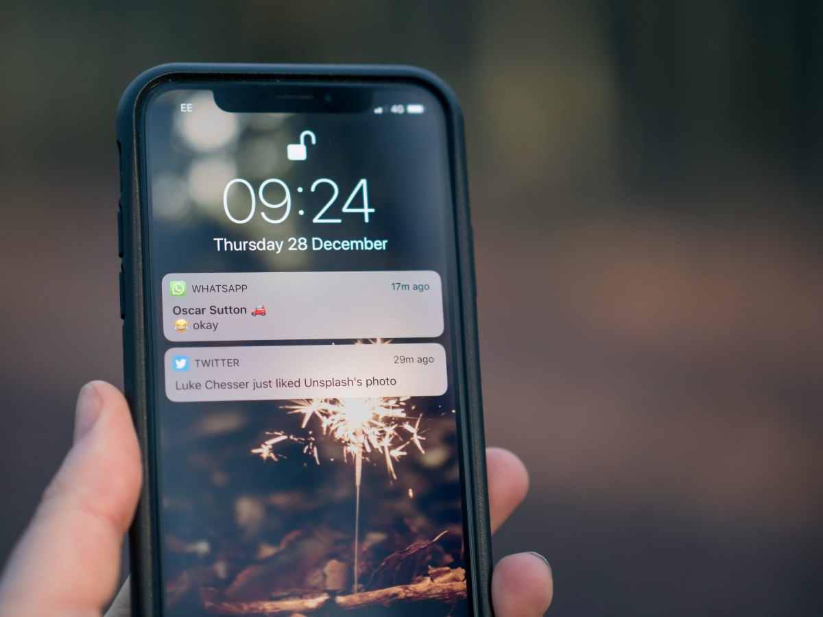 Apple fixes a bug that stored notifications for deleted messages on iPhone and iPad, following a report that police used it to extract deleted Signal messages