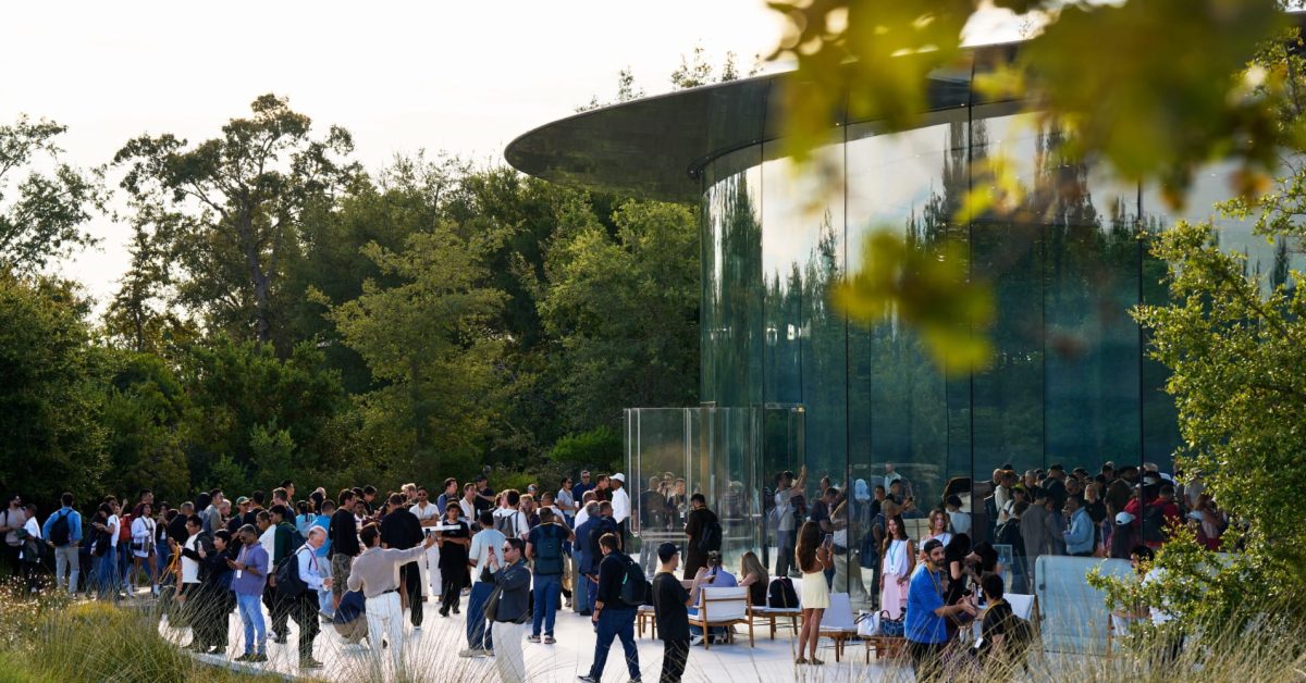 Apple promotes Carson Oliver to VP of the App Store and names Steve Smith as M&A chief, replacing Adrian Perica, who keeps iCloud, Fitness+, and News