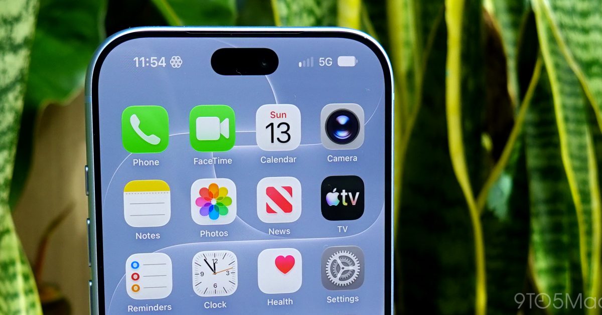 Apple releases an update for iPhone 18 Pro Max devices on AT&T to address cellular failures; units that already lost service require hardware replacement