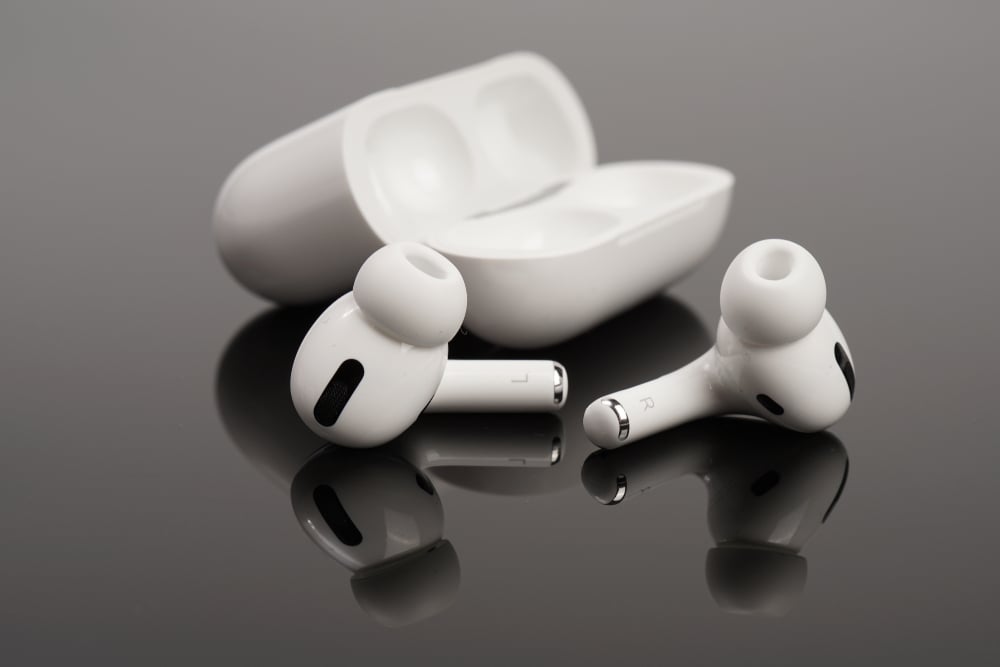 Apple supplier Luxshare fell in its Hong Kong trading debut, closing down 1.6%, after raising ~$3.1B in the city's biggest listing in 2026 so far