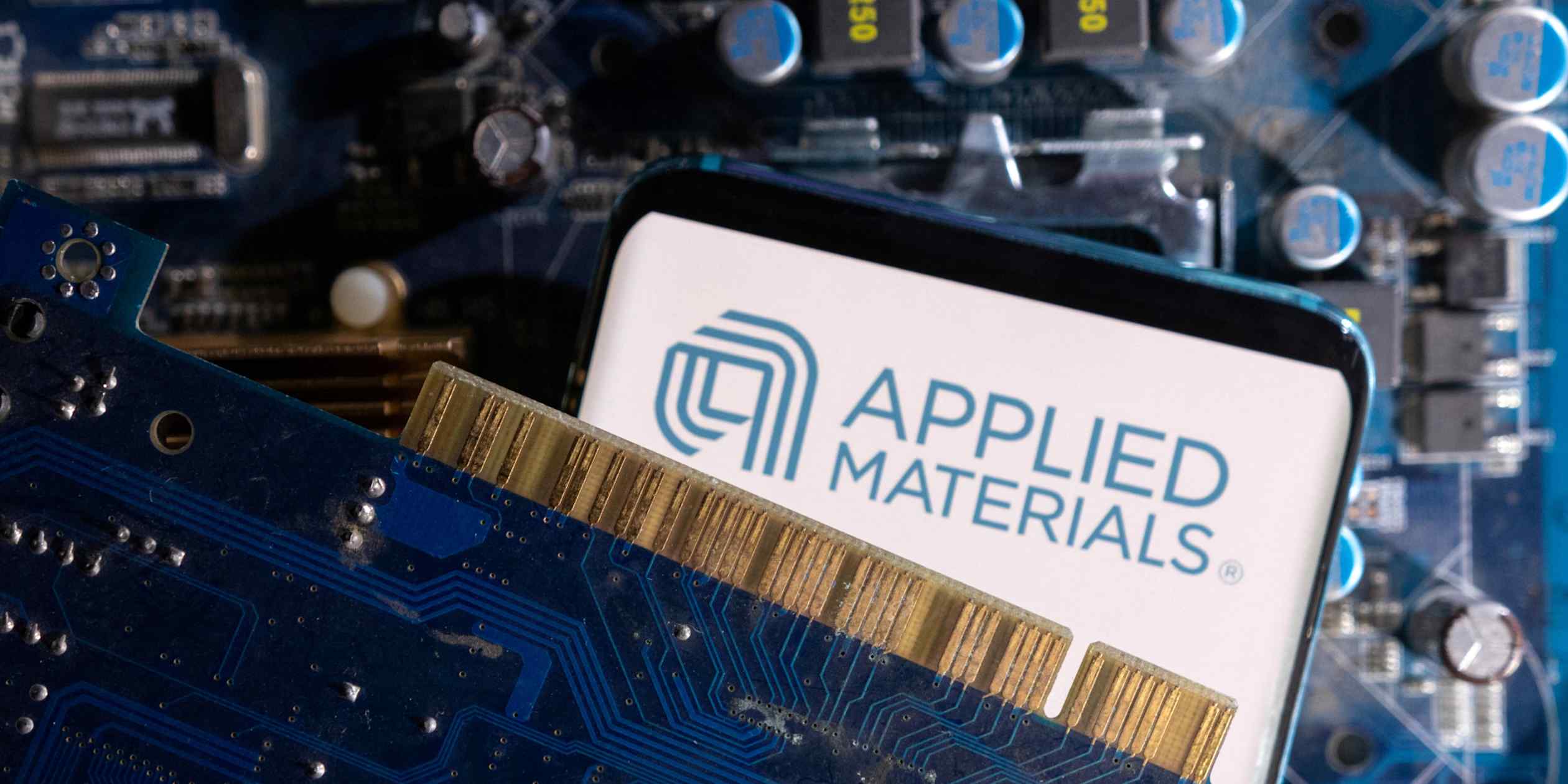 Applied Materials reports Q3 revenue up 25% YoY to $9.12B, vs. $8.99B est., net income up 43% to $2.54B, and forecasts Q4 revenue above estimates