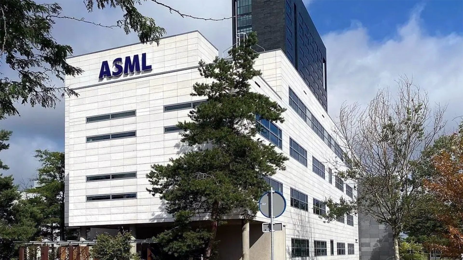 ASML's European revenue share dropped to 0% in Q1 and Q2 2026, down from 1% in 2025 and 5% in 2024; ASML is urging EU authorities to create demand for EU chips