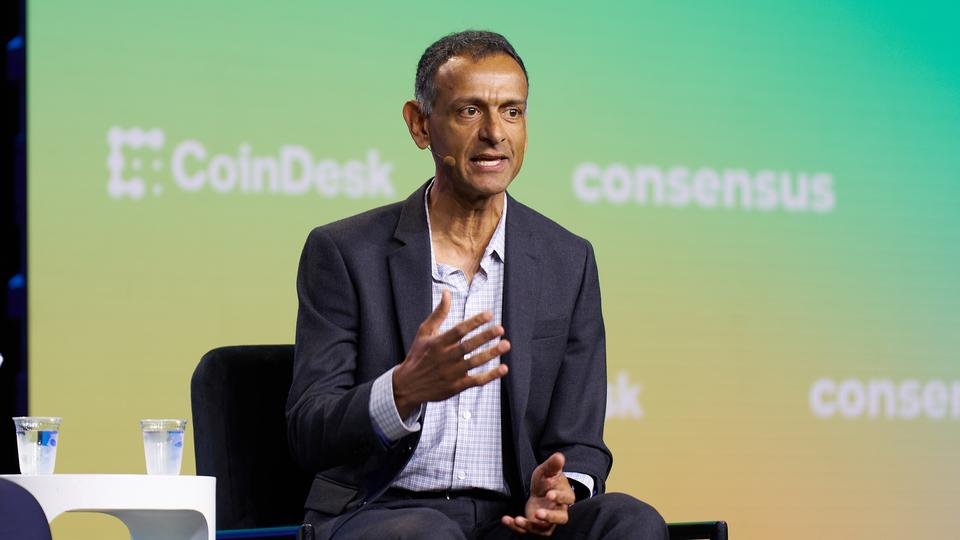 Coinbase's chief legal officer, Paul Grewal, is stepping down after six years; VP of legal Molly Abraham moves into his role with the title of general counsel