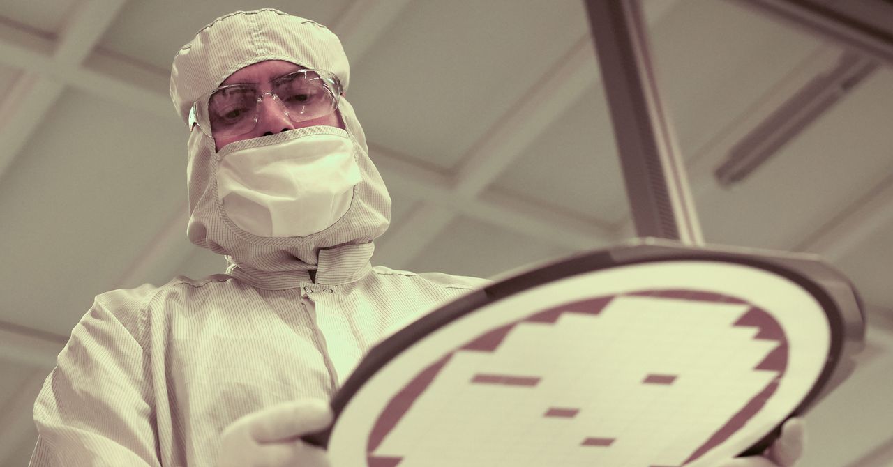 How advanced chip packaging became one of Intel's fast-growing businesses; sources: Intel is in talks with Google and Amazon for its advanced packaging services