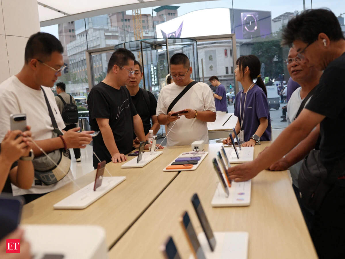 Huawei plans moderate smartphone price increases to counter an average $200 per-unit cost hike driven by rising memory component costs, and unveils new handsets