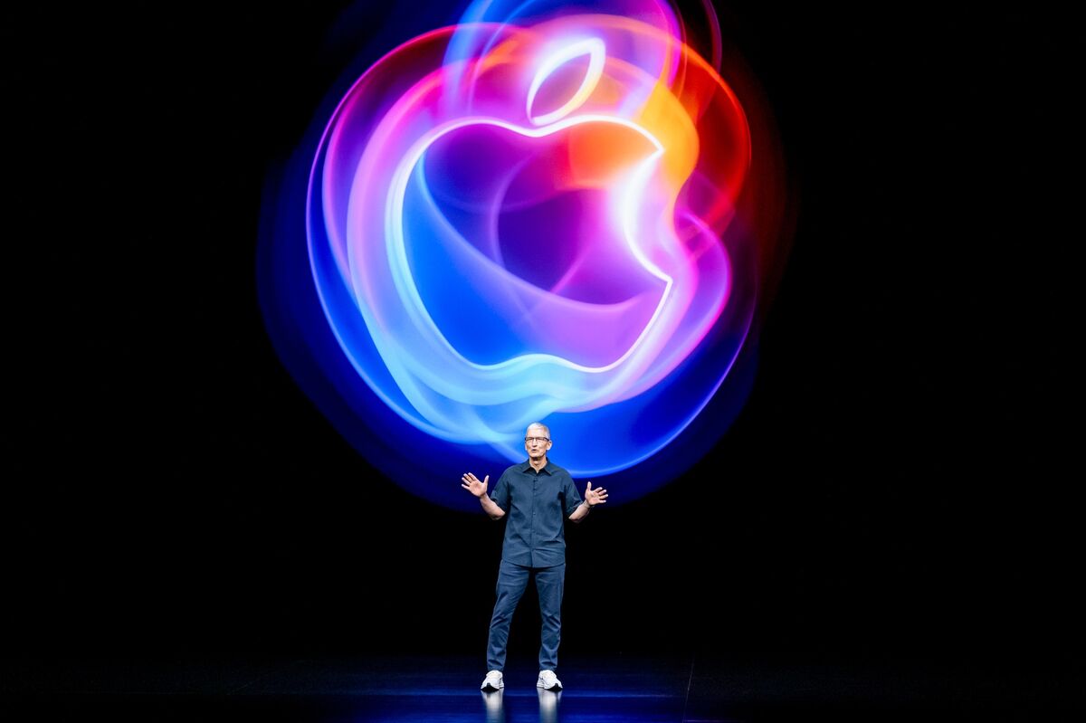 Inside the early 2025 senior exec meeting where Apple admitted its AI failures; Tim Cook became intimately involved in Apple's AI roadmap around the same time