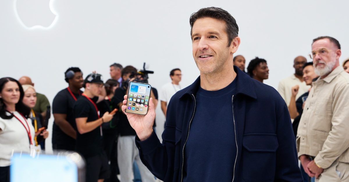 John Ternus has effectively become Apple's design chief, working in the studio several times a week; OLED touch-screen MacBook Pro will be much lighter