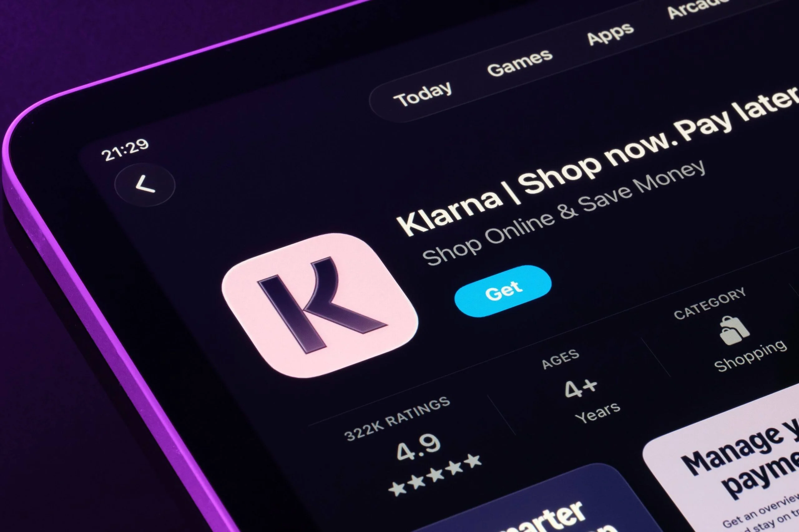 Klarna says CFO Niclas Neglén and CMO David Sandström plan to step down in early 2027, and lowers its full-year GMV guidance to $149B-$151B; KLAR falls 20%+