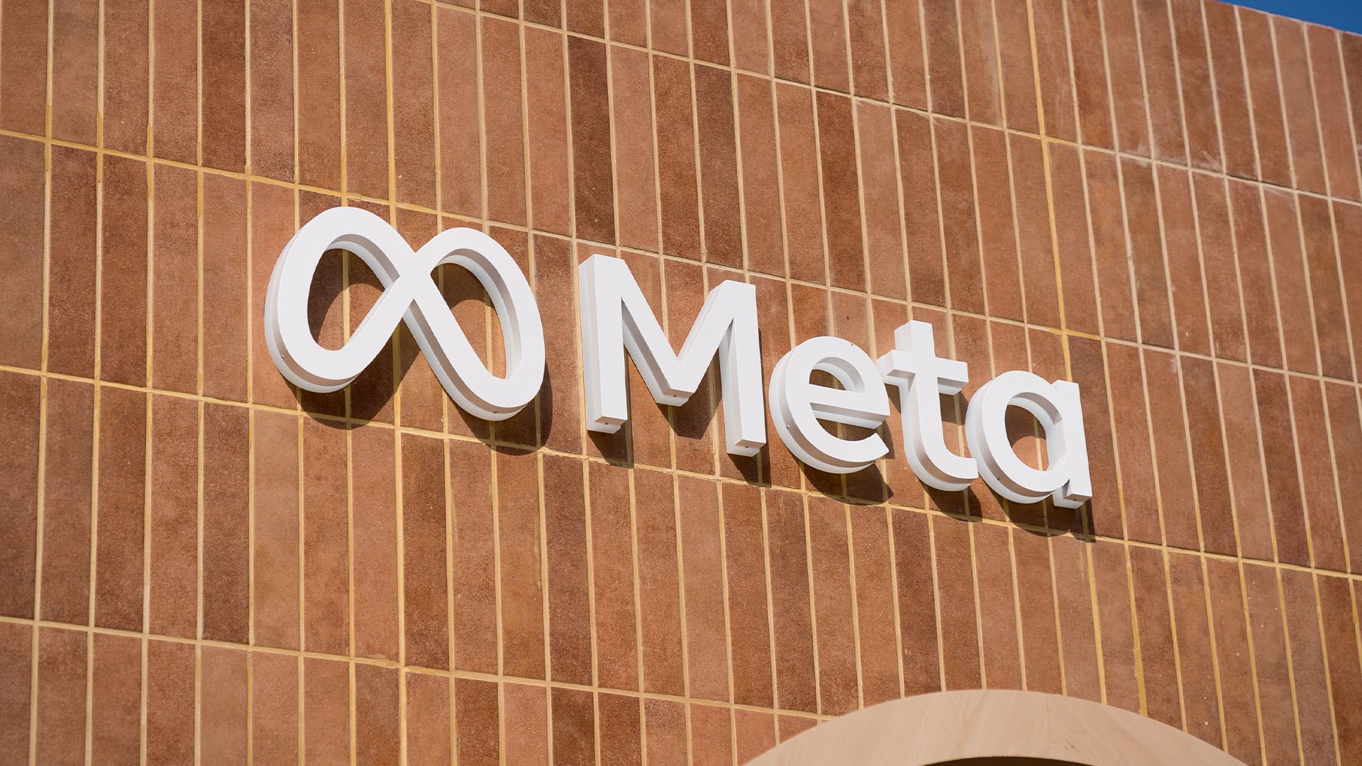 Meta enters a voluntary access agreement granting the UK's Prospect trade union direct access to recruit its 5,000 UK employees, ahead of new UK employment laws