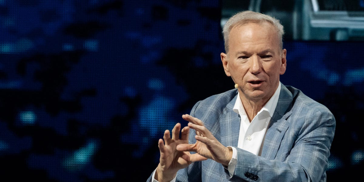 Nearly 200 economists, including 15 Nobel laureates and Anthropic's Jack Clark, sign a letter titled We Must Act Now, warning of rapid AI-led job displacement