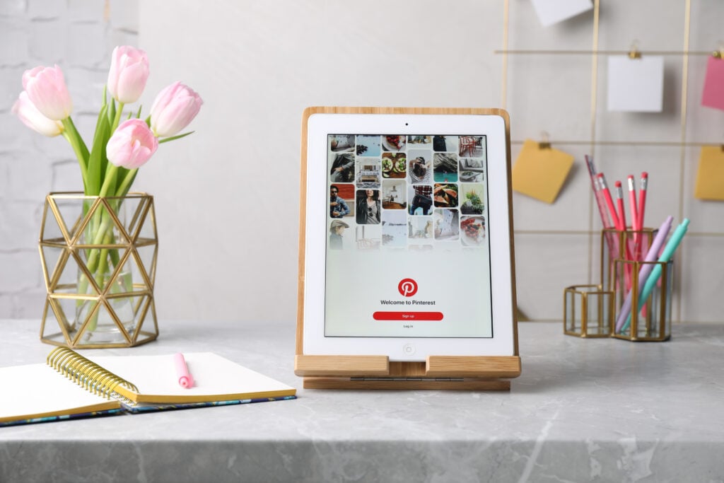 Pinterest reports Q2 revenue up 18% YoY to $1.18B, vs. $1.15B est., MAUs up 11% to 640M, forecasts Q3 revenue in line with estimates; PINS drops 8%+ after hours