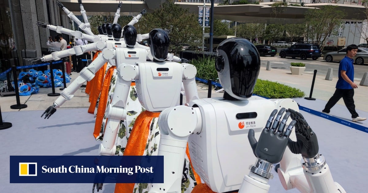 Shenzhen-listed Apple supplier Lingyi iTech seeks to raise $1.1B in a June 26 Hong Kong debut, as the electronic parts maker expands into AI hardware and robots