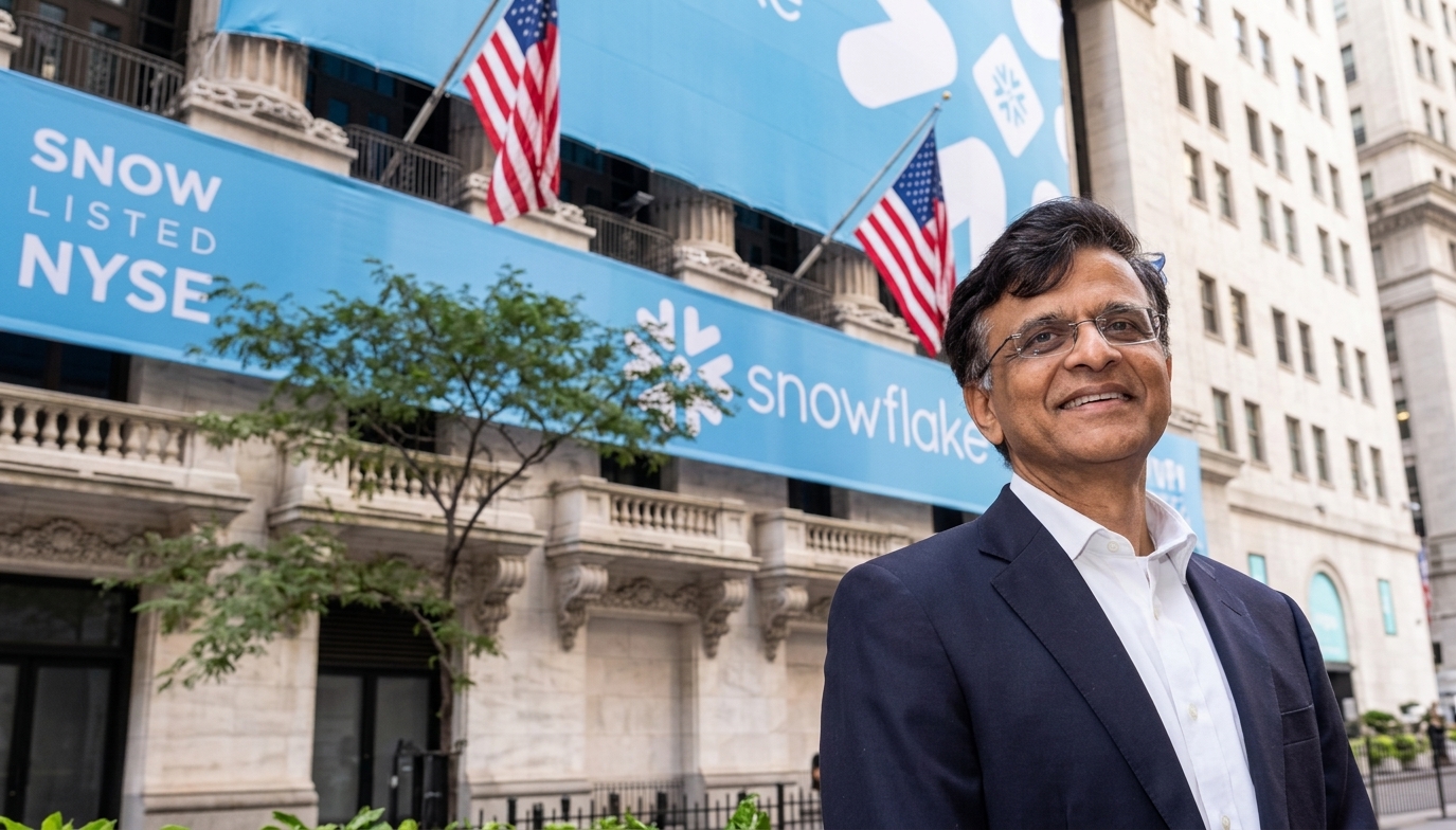 Snowflake reports Q1 revenue up 33% YoY to $1.39B, vs. $1.32B est., and commits to spending $6B on AWS over five years; SNOW jumps 35%+ after hours