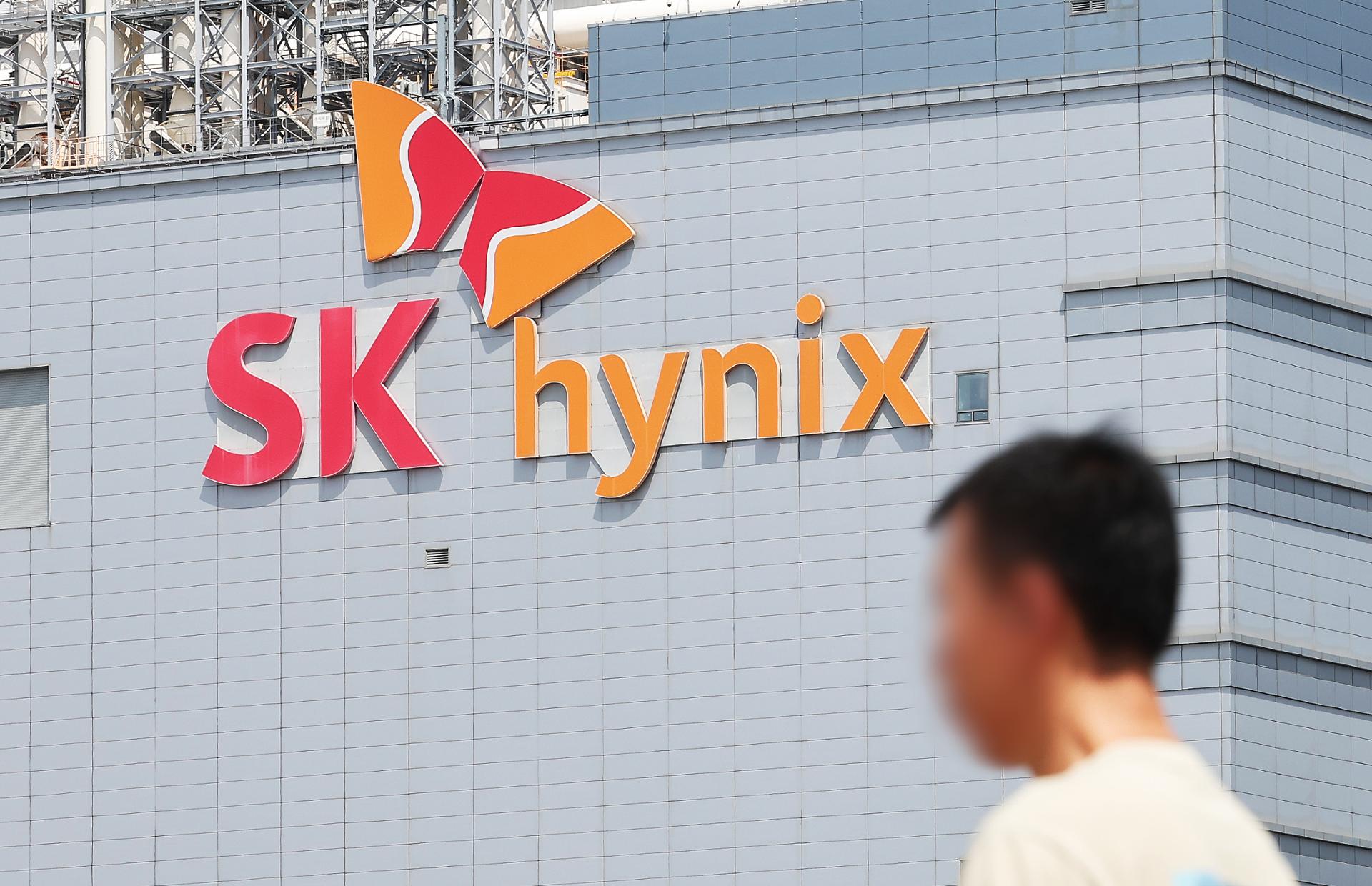 South Korea media: SK Hynix and its union reach a tentative deal on a 6.3% wage hike and paying out 60% of profit-sharing bonuses in shares and 40% in cash