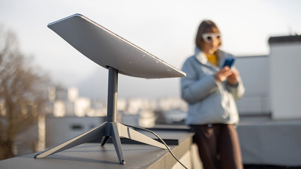 SpaceX agrees to acquire a low-band spectrum portfolio to help Starlink "become a major mobile carrier in the US"; AT&T, T-Mobile, Verizon fall 6%+ after hours