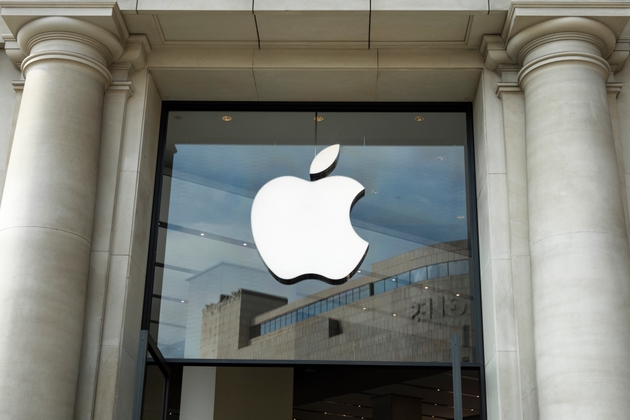 The EU says it "welcomes Apple's changes"; Apple will reduce its fees in the EU, charging 26% for apps with IAP, 20% for alt payments, and 15% for link-outs