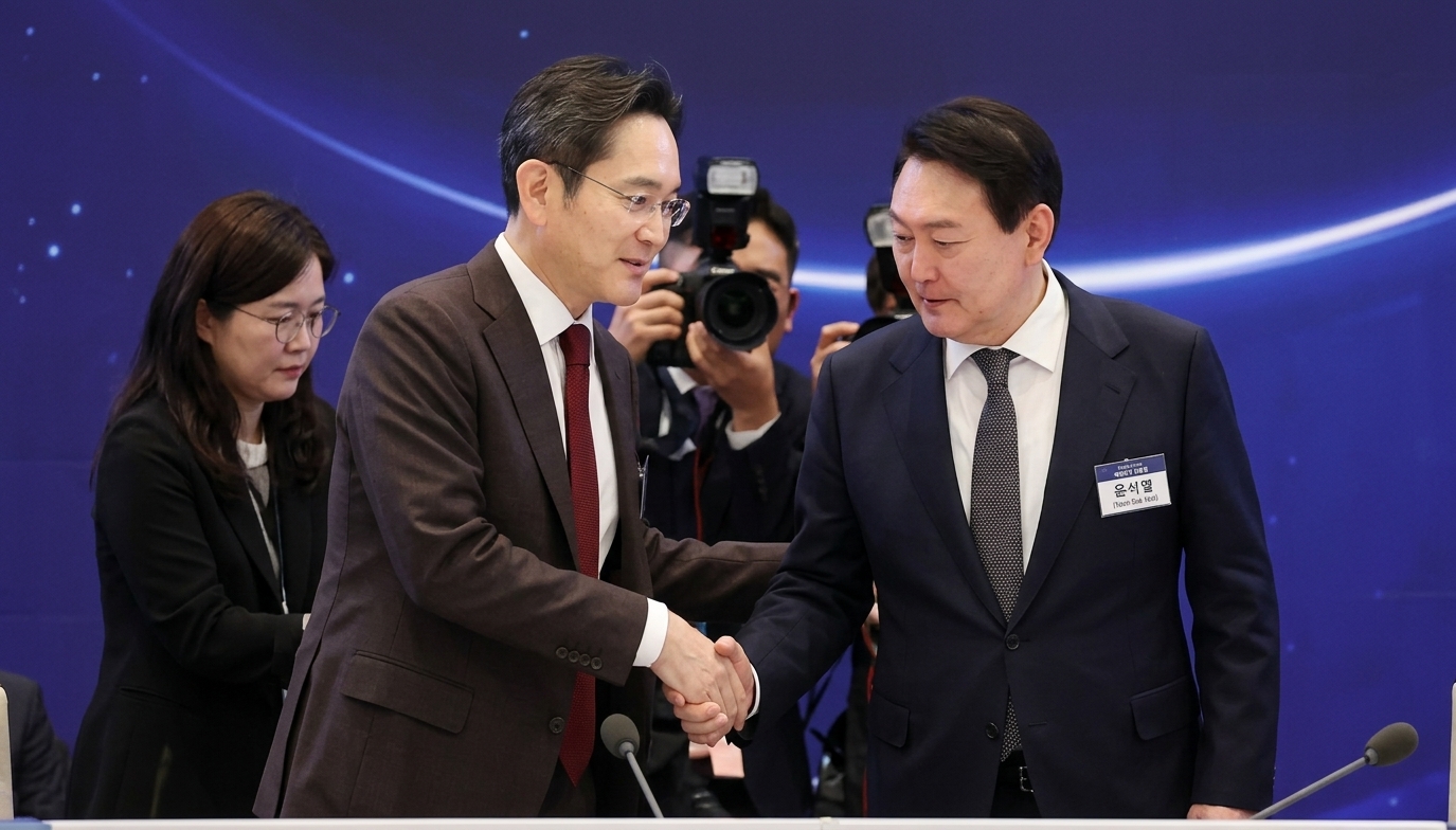 South Korea, Samsung, and SK Hynix say they plan to invest ~$590B to build a new chip complex, including four chipmaking plants and a chip packaging cluster
