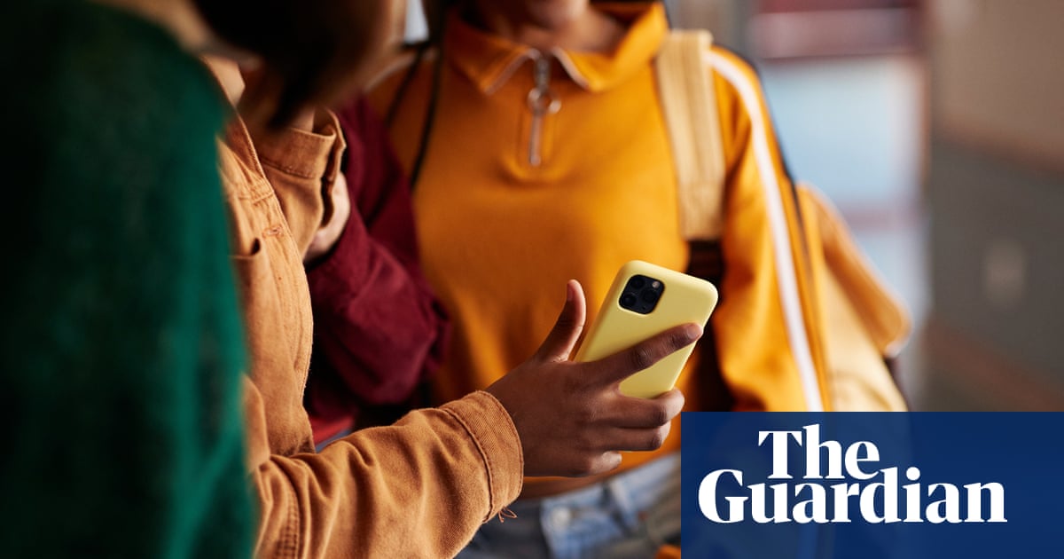 UK plans to announce an "Australia plus" under-16 social media ban, including restrictions on chats with strangers on gaming apps and under-18 curfews